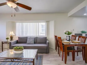 Jamaica Breeze 2 bed/2 ba Condo in Mission Beach with Large Private Patio! - Image 3