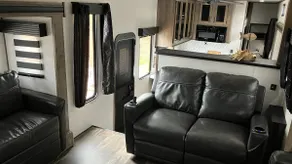 New Luxury 5th Wheel - Image 3