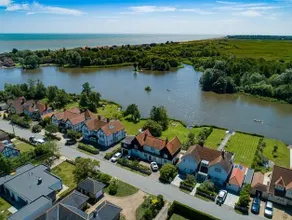 9 Lakeside Avenue - Image 2