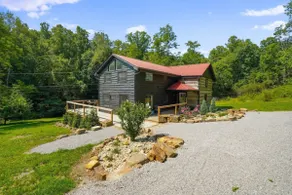 Scenic Valley Cabin - Image 2