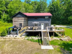 Scenic Valley Cabin - Image 4