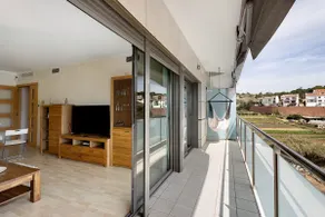 Modern and renewed Apartament Florí - Image 2