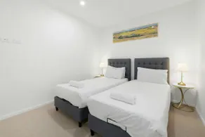 Luxury Resort Living 3 bed - Image 2