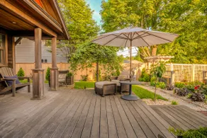 Ocean Front Property in Wickford Village - Image 4