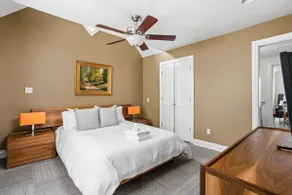 Downtown Gem on Quiet Street Great Location Family Friendly - Image 3