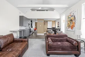 Downtown Gem on Quiet Street Great Location Family Friendly - Image 2
