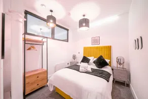Modern-Apartment-Private Bathroom with tub - Image 5
