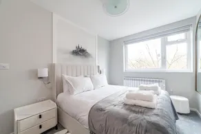 Excellent 3-Bed Flat In Elephant & Castle - Image 3