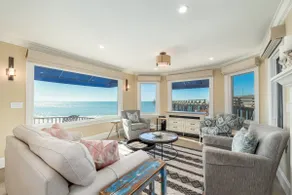 Pink Venetian in Capitola Village - Image 4