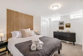 Upscale 5BR/3BA w/ Jacuzzi - Image 3