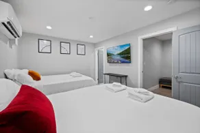 10mins to Disney 2BD/2BA Private Ensuite w/ 3 beds - Image 2