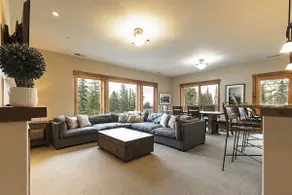 Great views - just steps to the slopes! - Image 4