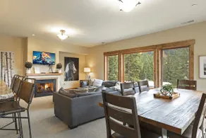 Great views - just steps to the slopes! - Image 2