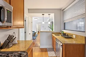 Designer Apartment 10 Min Walk to Wrigley! - Image 4