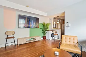 Designer Apartment 10 Min Walk to Wrigley! - Image 2