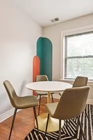 Designer Apartment 10 Min Walk to Wrigley! - Image 3