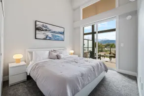 New Mountain View 1BR + Den - Image 3
