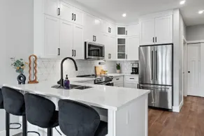New Mountain View 1BR + Den - Image 2