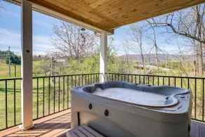 Private Hot Tub & Mountain View: Newport Home - Image 2