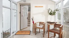 The Coach House, Pentland Hills - Sleeping 6 Guests in 3 Bedrooms, Dog Friendly - Image 2