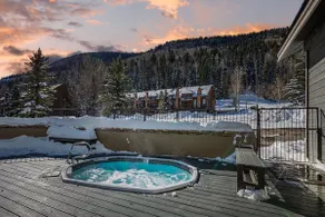 New Updates! Pool/ HotTub / Ski Shuttle /Tennis - Image 4