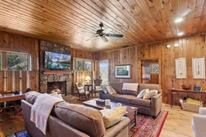 Classic barn home with contemporary design - Image 2