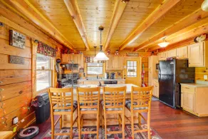 Cozy Family Cabin w/ Hot Tub - 10 Mi to App State! - Image 5