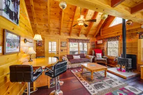 Cozy Family Cabin w/ Hot Tub - 10 Mi to App State! - Image 4