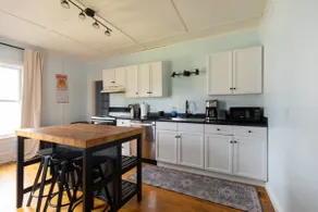 Updated 2BR, 5min/NWMC, 5min/Dwntwn, Prvt Parking - Image 2