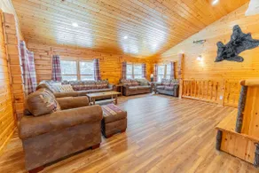 Cedar Pine Lodge and Trails End Barn - Image 4
