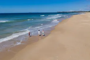 Wurtulla Beachside Haven, Steps to the Sea & Pool - Image 3