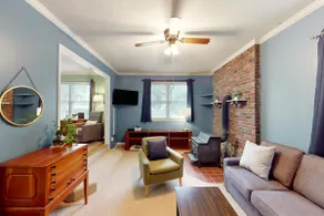 In-town home, sunrise views, deck, backyard - Image 3