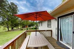 In-town home, sunrise views, deck, backyard - Image 5