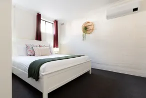 Riverside Gem with Parking and WiFi - Image 3