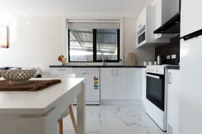 Riverside Gem with Parking and WiFi - Image 4