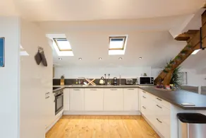 LB Vacation Rentals I Big Loft 107m2, 10min Walk to Palais des Festivals - Image 4