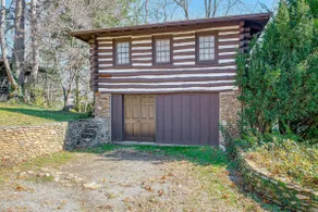 Wooded Getaway, Shared Pool, Great Location - Image 2