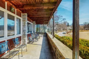 Casual Lake View Escape, free WiFi, & Full Kitchen - Image 2