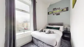 Modernised 3-bedroom Blackburn townhouse sleeps 6 - Image 3