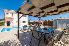 Villa Elena Gardens - Image 4