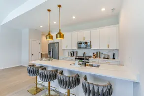 7 Mi to Downtown: Luxe Chicago Condo - Image 2