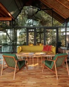 La Conner Glass Cabin by Boutique - Image 4