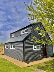 Carriage house! Close to hospital, firepit, - Image 3