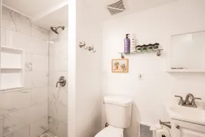 Seattle Luxury 3B2B Daylight Basement 13 min to DT - Image 5