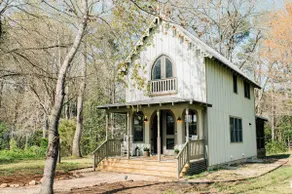 Retreat to Fairytale Cottage with Pool - Image 4