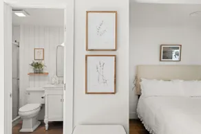 Charming Downtown Country Cottage - Image 2