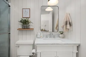 Charming Downtown Country Cottage - Image 4