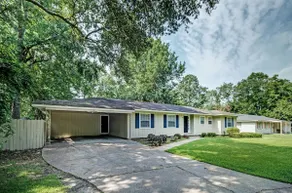 *King* Bed House in the Heart of Jackson - Image 5