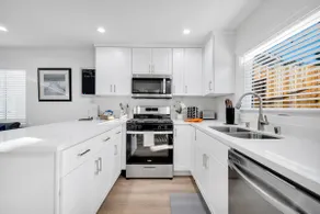 Cozy Cottage, Brand New, fully Private, walk to Everything - Image 5
