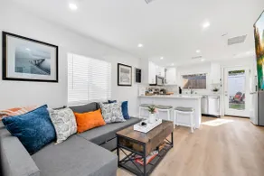Cozy Cottage, Brand New, fully Private, walk to Everything - Image 4